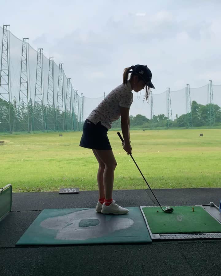 あやごるふのインスタグラム：「⛳️﻿ ﻿ ﻿ #アプローチ練習﻿ ﻿ 10球全部同じ所に球を落とすってゆー﻿ 自分による自分のためのミッションクリア👏💮﻿ ﻿ ﻿ ﻿ ﻿ #golfnetwork #golf #golfswing #golfwang #golfgti #golfgirls #instagolf #golfr #golfstagram #ゴルフ #ゴルフ女子 #ゴルフ場 #ゴルファー #ゴルフ好き #ゴルフ部 #ゴルフ動画 #ゴルフ練習 #ゴルフ用品 #ゴルフ初心者 #ゴルフウェア #ゴルフ仲間募集 #골프 #ゴルフ男子 #ゴルフスイング #ゴルフ大好き #ゴルフ好きな人と繋がりたい #ゴルフばか」