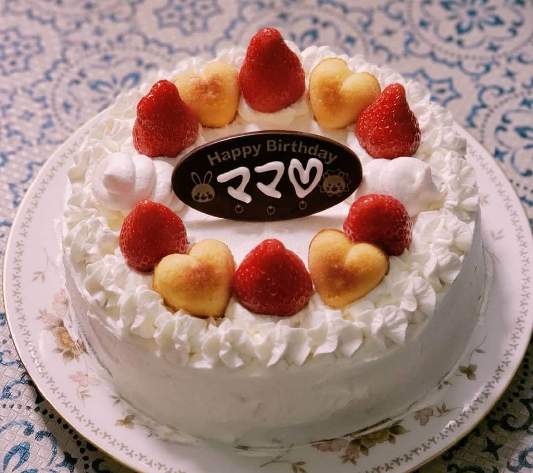 花咲ゆき美さんのインスタグラム写真 - (花咲ゆき美Instagram)「先日、母に手作りバースデーケーキをプレゼントしました🎂 #花咲ゆき美 #誕生日ケーキ #バースデーケーキ #手作り」6月6日 11時10分 - yukimi0774