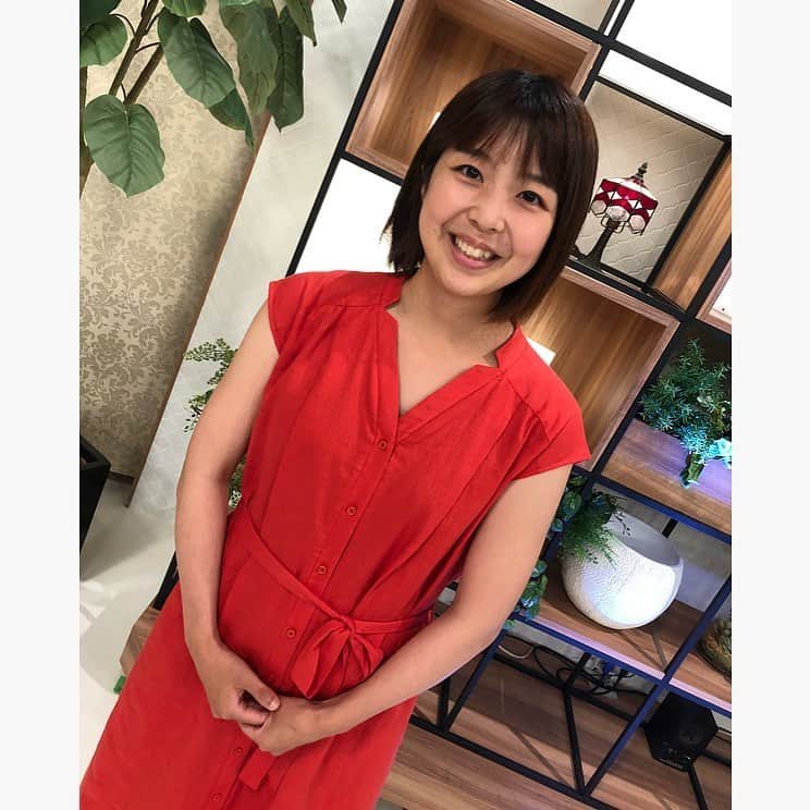 中川実咲のインスタグラム：「. 昨日の衣装はワンピースでした👗 画面に映った自分の腕の太さにぎょっとしました😅 8キロを毎日抱いているのでね...🤱と言い訳です そんな事を抜きにしても太りました😅  今週もありがとうございました!  来週の「からふる」では 9日(火)に「9月入学是非を教育学者に聞く」 11日(木)12日(金)に「ネクスト次世代型施設園芸」の 特集を準備中です! 教育特集では 中曽根内閣時代に臨教審の研究の まとめ役をされた学者の方にお話を伺ってます。 教育の重要性を本当に痛感します。  ネクスト次世代型施設園芸は 環境制御技術を取り入れている 県内農家さんを取材しています。 県内農業の最先端をまとめています!  長くなりましたが是非ご覧下さい😌 良い週末を⭐️ #からふる#madesnooze #教育#農業」