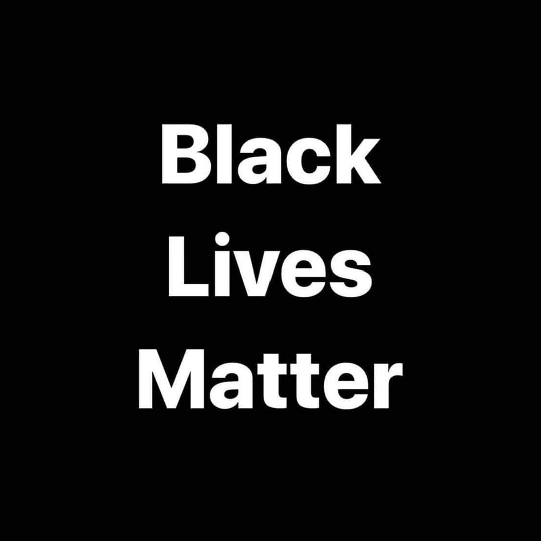 マシュー・ペリーさんのインスタグラム写真 - (マシュー・ペリーInstagram)「Though I am from Canada, I am a white man living in America, which means I am privileged. I don’t know how to fix everything that is wrong, but I want to learn how to be a better ally for every Black person affected by systemic racism. I intend to put my money where my mouth is, but for now,  allow me to say: #BlackLivesMatter」6月6日 11時21分 - mattyperry4