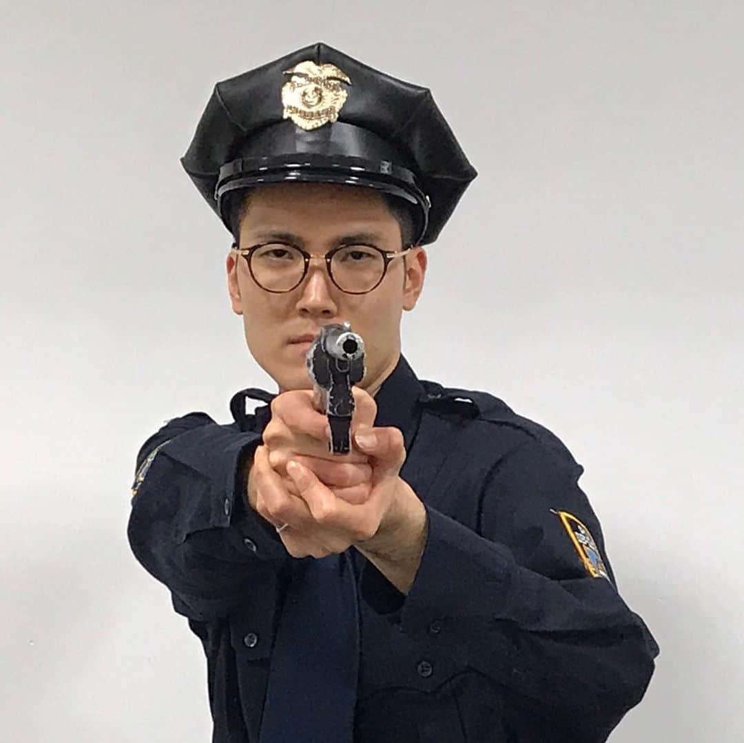 のインスタグラム：「菊田ポリス👮‍♂️🚓 . . あしたは#第7キングダム 🦁🌈🌈 みんな、見てねー🥺💓 . . #第7キングダム #大ハード #ハナコ #日テレ」