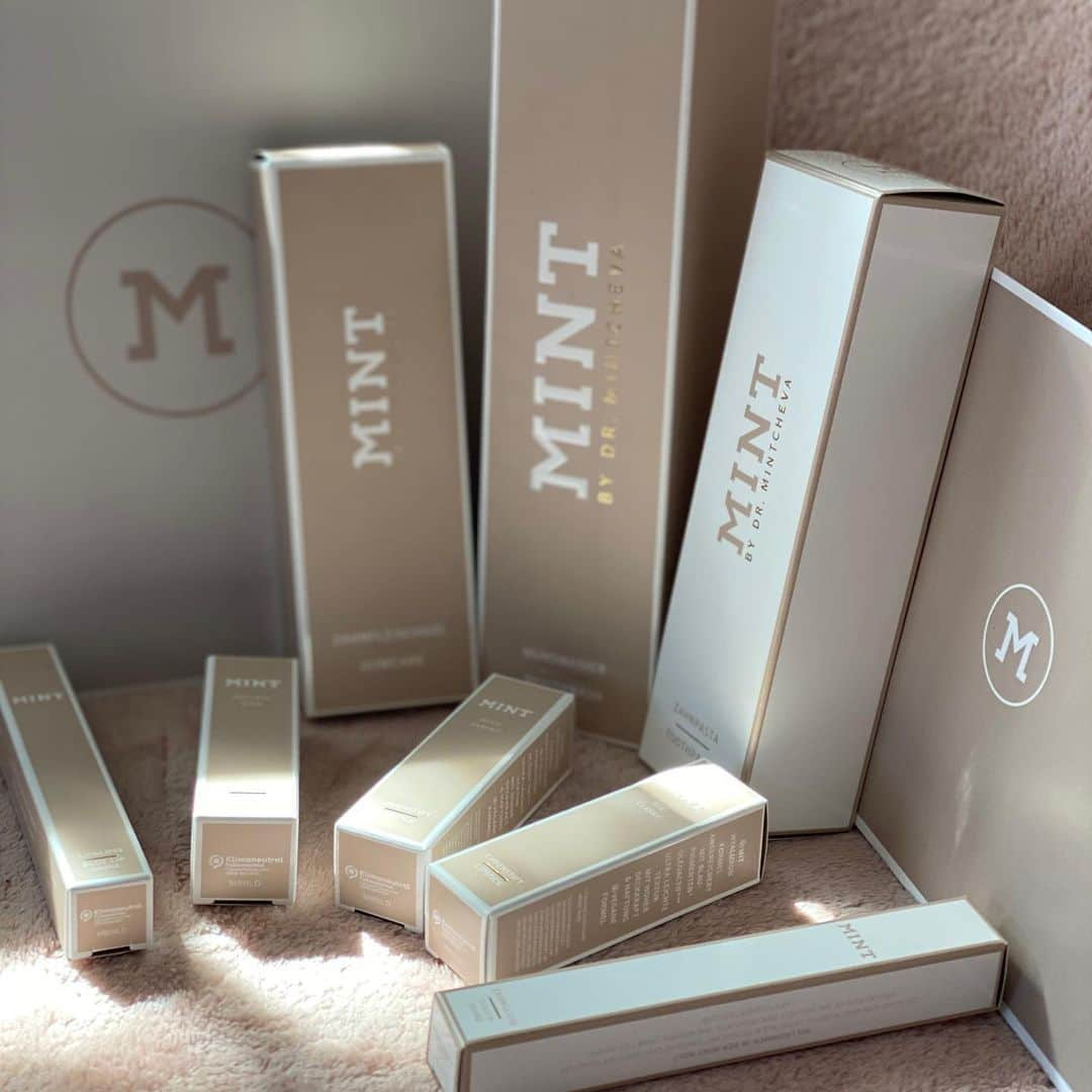 アリオナ・サフチェンコさんのインスタグラム写真 - (アリオナ・サフチェンコInstagram)「In love with my new @mint_cosmetics_official products 🦷❤️ _ If you use the code MINT 2020 you will also receive a little 🎁 www.mint-cosmetics.com _ #brushyourteeth #whiteteeth #healthyteeth #dental #dentalproduct #mint #mintcosmetics」6月6日 3時25分 - aljonasavchenko