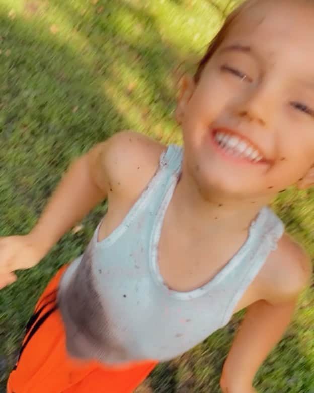 のインスタグラム：「Growing up is overrated.. let’s be kids forever❣️😁😃」