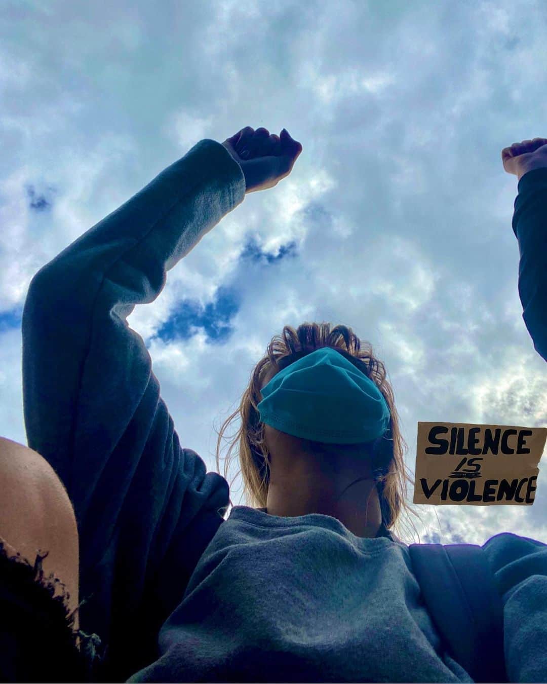 ケリー・イングラムのインスタグラム：「I understand that I don’t understand. However, I stand. ❤️ #blacklivesmatter #silenceisviolence」