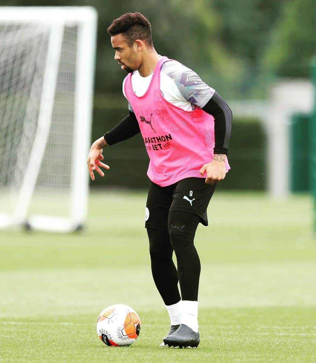 ガブリエル・ジェズスさんのインスタグラム写真 - (ガブリエル・ジェズスInstagram)「Keep focused. 👀⚽️🤙🏽」6月6日 4時14分 - dejesusoficial