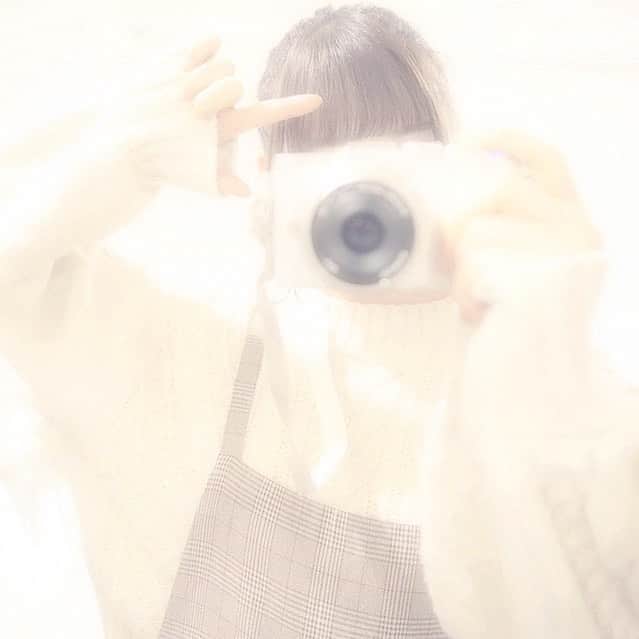 小熊倫実さんのインスタグラム写真 - (小熊倫実Instagram)「📷📷📷﻿ ﻿ ﻿ カメラ持って色んなとこ﻿ おでかけしたい､､📷🔅﻿ ﻿ 友達を撮らせてもらうことが多くて﻿ 最近は前に撮った友達の写真を﻿ 見返して浸っています 🎞‪‪❤︎‬﻿ ﻿ 下書きに眠っていた﻿ だいぶ前の写真で﻿ ものすごく冬服です⛄️🧶笑﻿ ﻿ #過去pic﻿ #selfie ﻿ #camera﻿ #olympus﻿ #olympuspenpl8﻿ #📷」6月6日 5時08分 - tsugumi_oguma2929