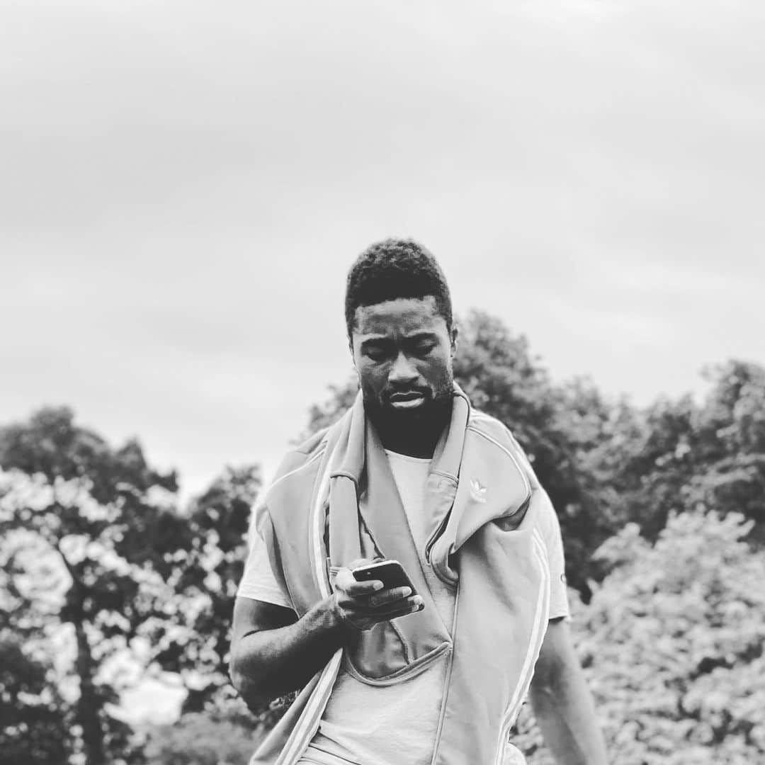 のインスタグラム：「I am a BLACK MAN!.... I build... I don’t tear down other BLACK MEN!... I have felt the pain of being torn down and I have decided I will be deliberate about building others ! I tried to pick people I thought would do this challenge!! All too often, we men find it easier to criticise each other, instead of building each other up. With all the negativity going around let’s do something positive!! 🌟upload 1 picture of yourself... ONLY you. Then tag as many brothers to do the same. Let’s build ourselves up, instead of tearing ourselves down. 🖤🖤 COPY & PASTE 🖤🖤 #blacklivesmatter #notoracism」