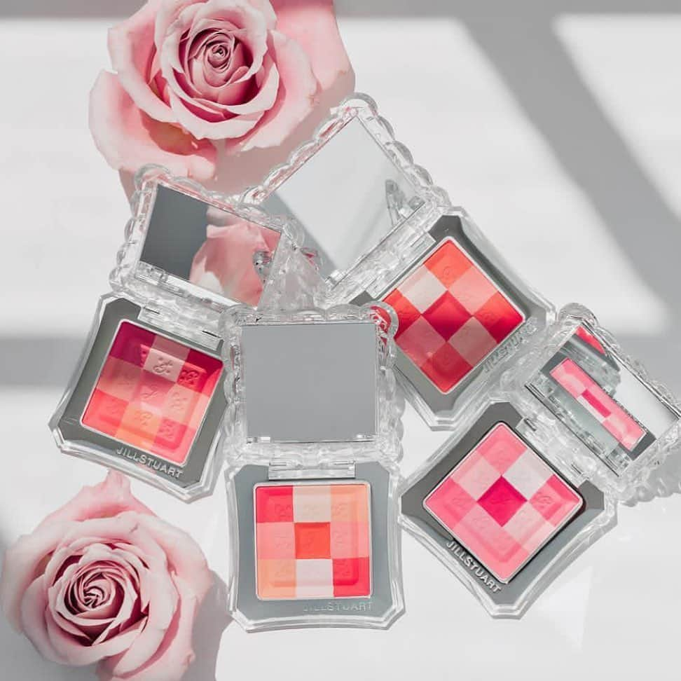 Jill Stuart Cosmetics Japanのインスタグラム：「Blend blush blossom IDR 798.000 . Ready stock 01 blooming bud Bright pink the color of flowers in bloom 02 sugary lollipop Sweet pink red like a lollipop 03 happy sunny Bright orange pink of a happy mood on a sunny day 04 good afternoon Pure pink like a pleasant moment in the afternoon ※Main color 05 new romantic Beige pink like the feeling of a new encounter ★06 blissful time Lavender pink of a lovely moment in the spring ★07 hello spring Overflowing blue pink that beckons spring . *All foggy colors are non-pearl ★Limited-edition color . Two cheek makeup colors containing spring pink in a single compact. Blends perfectly in your cheeks with a soft fit and a light blushing color. Lustrous glow colors and sheer matte colors can be mixed to produce any number of texture combinations . . #jualjillstuart#jualjillstuartmakeup#jualkuasmakeup#tokobatam#batamtoko#muabatam#batamolshop#olshopbatam#batam#tokokosmetik#jualbrush#jualsigma#jualan#jualanku#jualsephora#jualchanel#jualladuree#jualkosmetikbatam#jualeyeliner#jualmascara#juallipstick#jualmurah#jualankaka#makeupartistbatam#jualmakeup#jualkosmetikori#jualetude#jualladureekosmetik#jualkosmetikjepang#jillstuart」