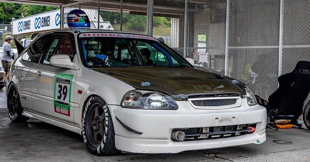 のインスタグラム：「_ KRS EK9 CIVIC Type  R _ _ Shot on May-24 2020 "HONDA VTEC ONE MAKE RACE 2020 Rd.2" organized by @zerofighterautocustom at Okayama International Circuit _ owner: @kouhei.nishimura.522  photo: @mistbahn _ _ JP) 2020年5月24日 岡山国際サーキット、ゼロファイターさん主催「HONDA VTEC ONE MAKE RACE 2020 Rd.2」。 _ _ #hondavteconemakerace #ホンダvtecワンメイクレース #zerofighterautocustom #okayamainternationalcircuit #岡山国際サーキット #krs #honda #civic #hondacivic #ホンダシビック #シビック #ek9 #ek #ekcivic #ek4 #osakajdm #kanjo #kanjostyle #kanjoracer #kanjozoku #timeattack #timeattackjapan #bseries #b18 #b18c #b16 #b16a #hondasontrack #rays #te37」