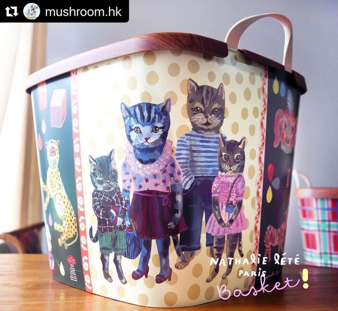 のインスタグラム：「香港で販売頂いているお店、@mushroom.hk  さん  です🇭🇰 Shop in HK, @mushroom.hk 🇭🇰 #Repost @mushroom.hk with @make_repost ・・・ 【🌲🐱NEW Nathalie Lete🍄🌹 】 爆炸靚呀～❤️❤️容量超大收納箱啊～💯 配埋木紋蓋子，可疊層層放啊👍🏻👍🏻👍🏻 參加遊戲再減$20!!!!🦉🦁🐿🌳🦢 {🌹留言想買邊個款+tag朋友+Like🌹} 今晚現貨快手上架🍄🤤🤤🤤快手～ {優惠限時: 5/6-12/6} . 【 Friday FB LIVE 9:00 】👱🏻‍♀️+🧒🏻 Ling Ling＆Trista會同大家介紹 記得準時收看～🦉🦁🐿🌳🦢」
