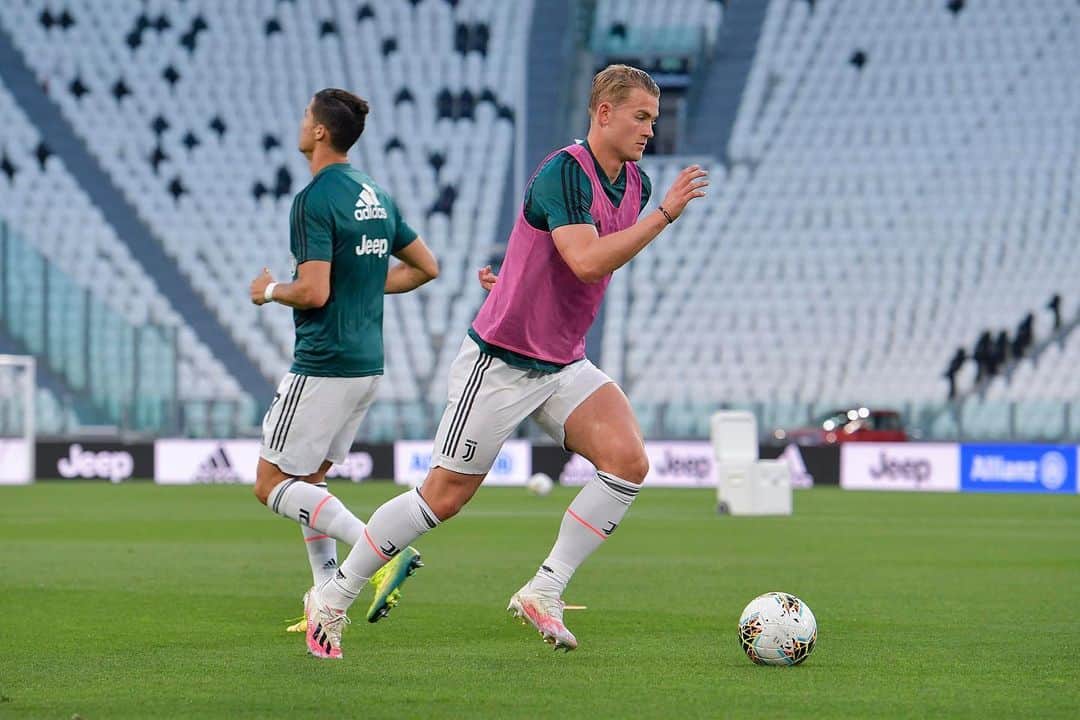 マタイス・デ・リフトのインスタグラム：「Back on the pitch! 🙌🏼」