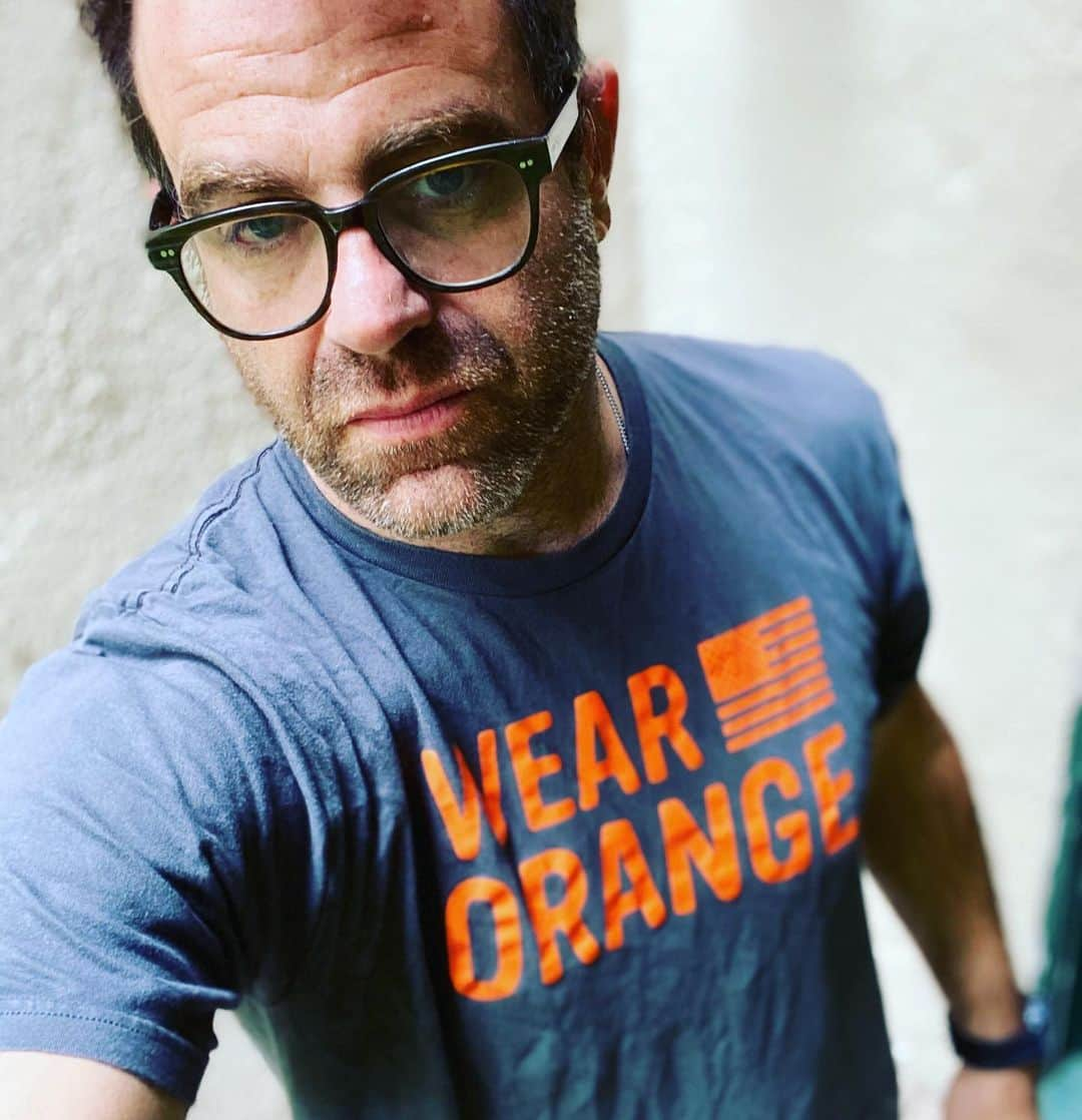 ポール・アデルスタインさんのインスタグラム写真 - (ポール・アデルスタインInstagram)「Today I wear orange because on this National Gun Violence Awareness Day the intersection of gun violence and racism cannot be ignored. #wearorange @everytown @momsdemand」6月6日 6時59分 - pauladelstein