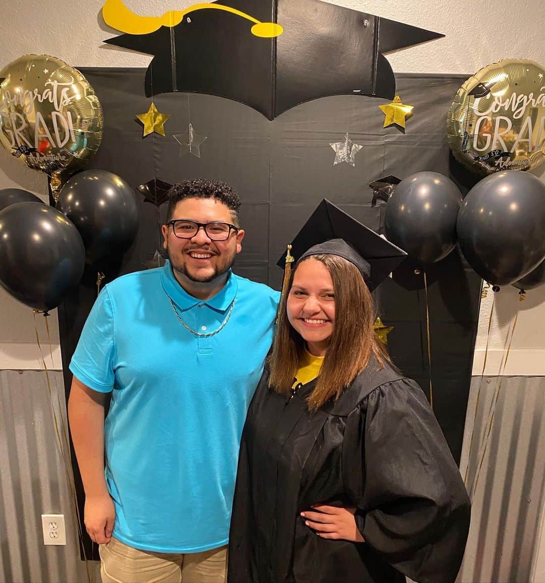リコ・ロドリゲスのインスタグラム：「🚨PROUD UNCLE ALERT🚨  My oldest niece Alesia graduated from high school last night! Although it wasn’t a traditional graduation, that doesn’t take away from the hard work you’ve put in and I couldn’t be more proud of you! This is just the beginning! I can’t wait to see what you accomplish in life! 🎥🎞🎬」
