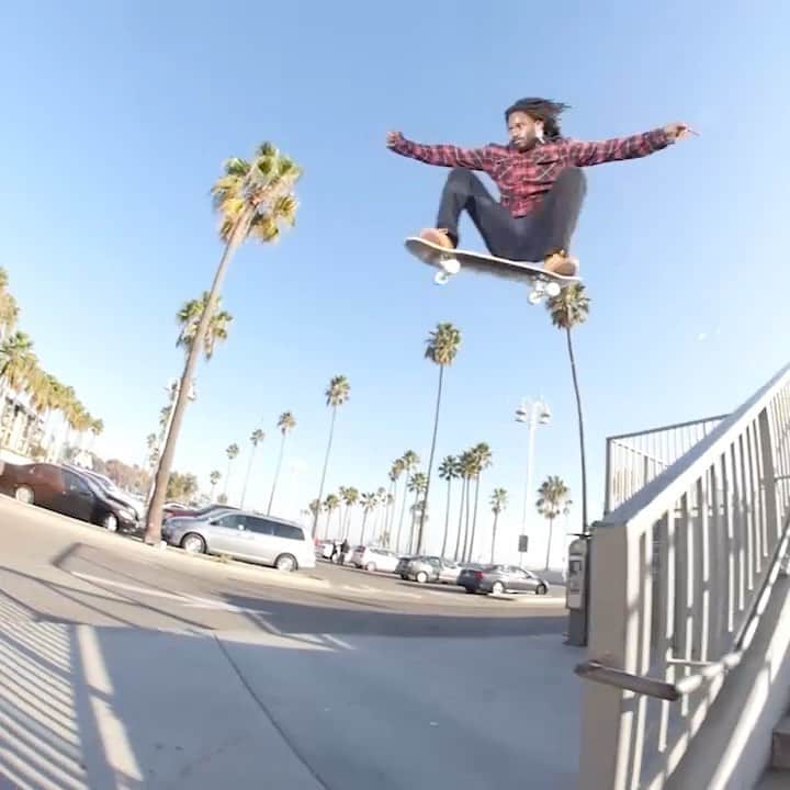 スラッシャーのインスタグラム：「✊🏿 @cyril_killla’s SURVIVAL part is LIVE 💥🔨 Link in profile ✔️ 🎬 @beagleoneism @doughnutfool」