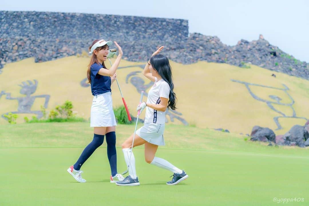 のインスタグラム：「. そっちゃんと吉井で久々ゴルフ⛳️✨ . もう暑くなってきたから群馬のゴルフは気温高くて厳しくなってきたけど、吉井はまた行きたい〜💕 . . . #golf #golffashion #andparse #吉井カントリークラブ #ゴルフ女子 #ゴルフ日和 #群馬のハワイ #好きなゴルフ場 #ハイタッチ #アンパスィ」