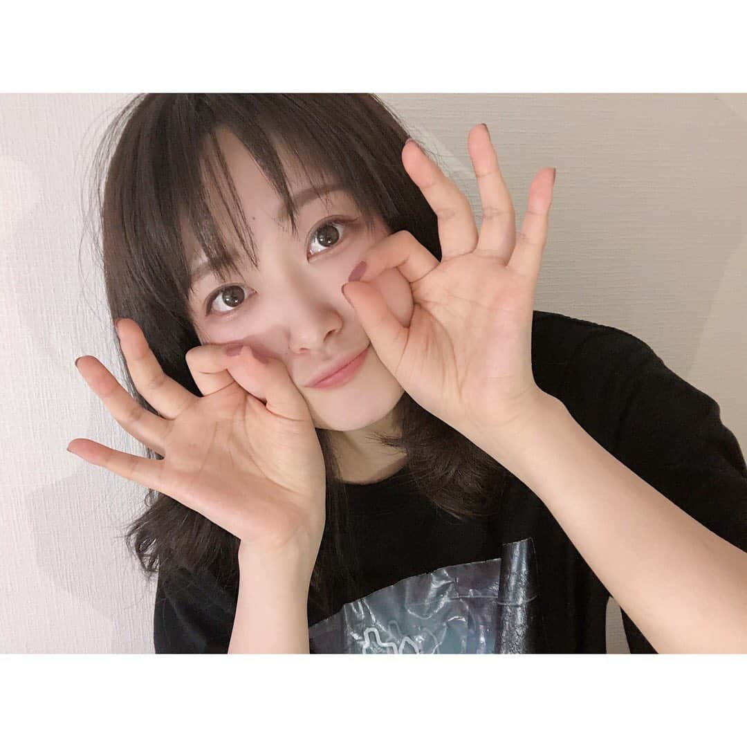 涼邑芹のインスタグラム：「おはモニ！( ´ ▽ ` )ﾉ☀✨ 今日はLIVE🔥 #おはよう」