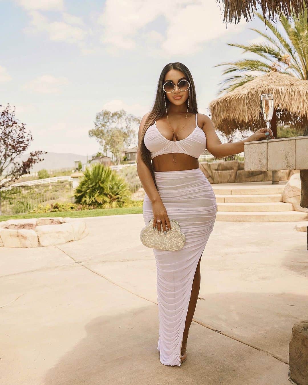 Aylen Aのインスタグラム：「@fashionnova 🕊  fashionnovapartner  _ Search: “New York Nights Mesh Skirt Set - White/Combo”」