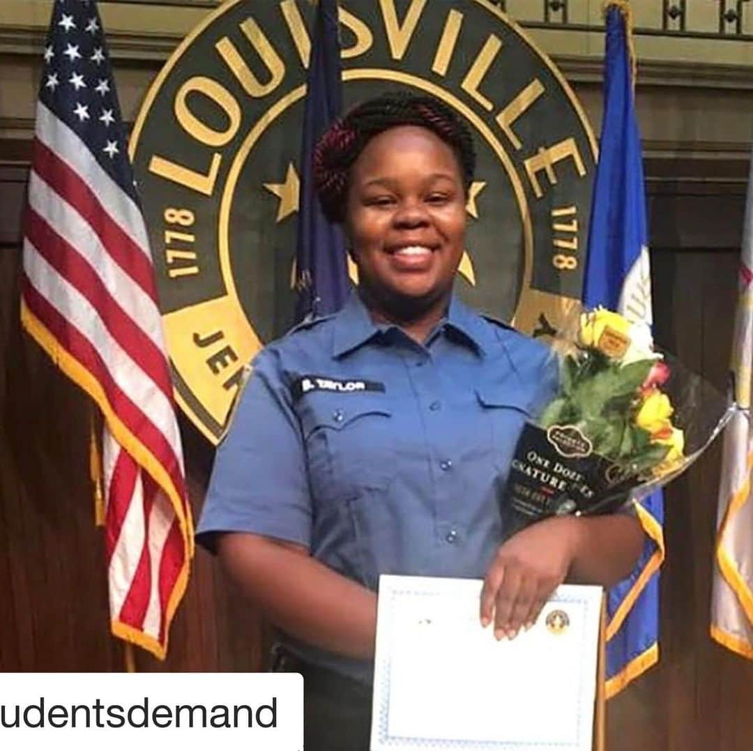 ジュリアン・ムーアさんのインスタグラム写真 - (ジュリアン・ムーアInstagram)「#Repost @studentsdemand ・・・ #SayHerName⁠ ⁠ Today is Breonna Taylor’s birthday; she would have been 27 years old. As an EMT, she dedicated her life to saving other people’s lives. But on the evening of March 13, her life was not treated with the same care and respect that she showed others, and was unjustly taken by police. We cannot let her be forgotten. Today we #WearOrange in her honor. ⁠ ⁠ #BirthdayForBreonna is a campaign to keep her memory alive, and to fight for the justice that she still hasn't received. Click the link in our bio to access the campaign for 10 actions you can take. ⁠」6月6日 9時01分 - juliannemoore