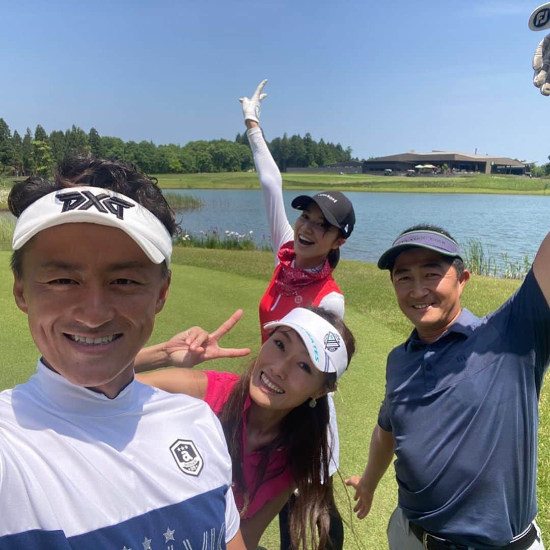 三枝こころさんのインスタグラム写真 - (三枝こころInstagram)「久々の東京クラシック🏌️‍♀️ 最高のコースでした👏 そして皆んなレベル高すぎて楽しかった。 上手い人とまわると本当に勉強になります。 コースマネジメントや打ち方考え方まで、今年はアマチュアの試合がほとんどなくなっちゃったけど…新しい目標を決めて頑張りたいと思います。 やっぱりこのスカート可愛い❤️ 着回し出来るし、どんなウェアとの相性もいい感じです。 #ゴルフ女子  #ママゴルフ #ラウンド #東京クラシック #ゴルフウェア #junandrope  #目標 #アマチュア #試合」6月6日 9時28分 - kokoro_golf