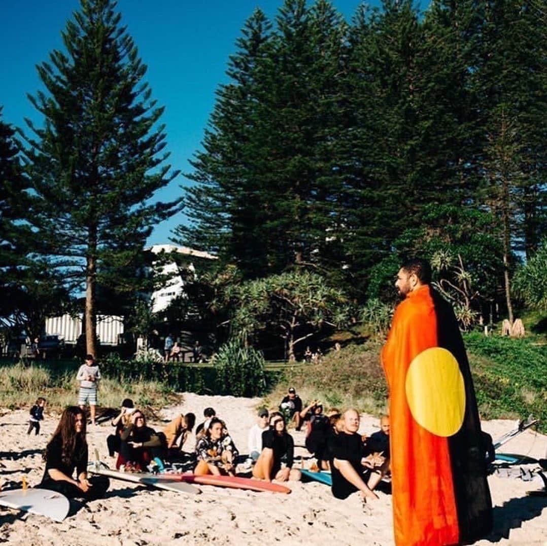 セレステ・バーバーのインスタグラム：「Listening and learning today about reconciliation, healing and coming together.  #blacklivesmatter  #powertothepeople  @blackgirlssurf  @ryanheywood  @glen_pell_photography @juraki_surf」