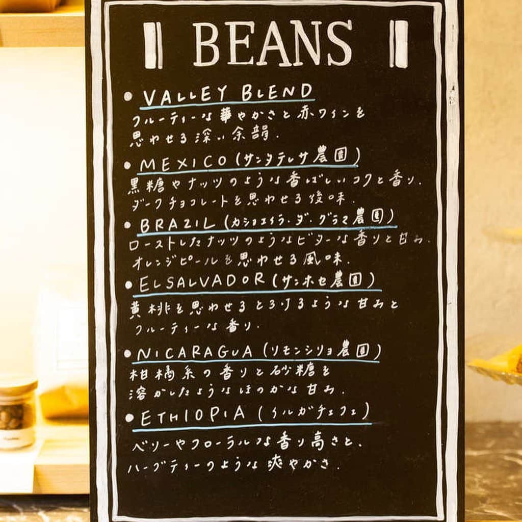 東京ベルエポック製菓調理専門学校さんのインスタグラム写真 - (東京ベルエポック製菓調理専門学校Instagram)「‪【卒業生のイマ】‬ ‪COFFEE VALLEYのバリスタ、岡田圭史さん！‬ ‪『お客様とコーヒーと日々向き合い、毎日飲みたくなるような美味しいスペシャルティコーヒーを提案しています。 コーヒーの好みは人それぞれですよね。 なので、お客様に合ったコーヒーを提案するために会話を大切にして働いています！ 日々の1部になりつつあるコーヒータイムが、 より楽しみになるようにこれからも頑張ります！』』‬ #バリスタ #コーヒーバレー」6月6日 21時16分 - belleseika