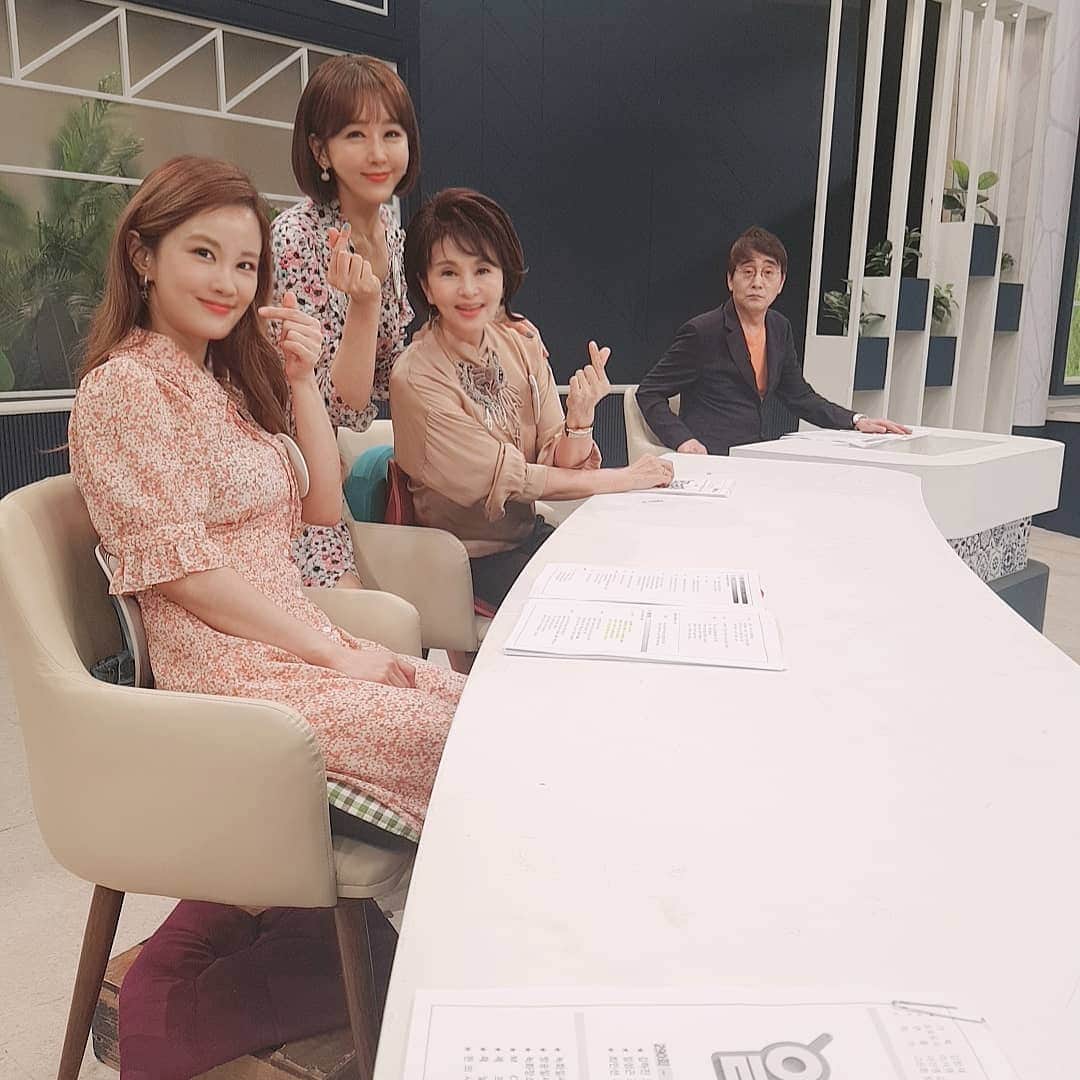 ハニョンさんのインスタグラム写真 - (ハニョンInstagram)「#알토란 녹화중#김승현#유지인선생님#왕종근선생님#김지민#요리배워가기#재밌는녹화^^」6月6日 19時49分 - han_young123
