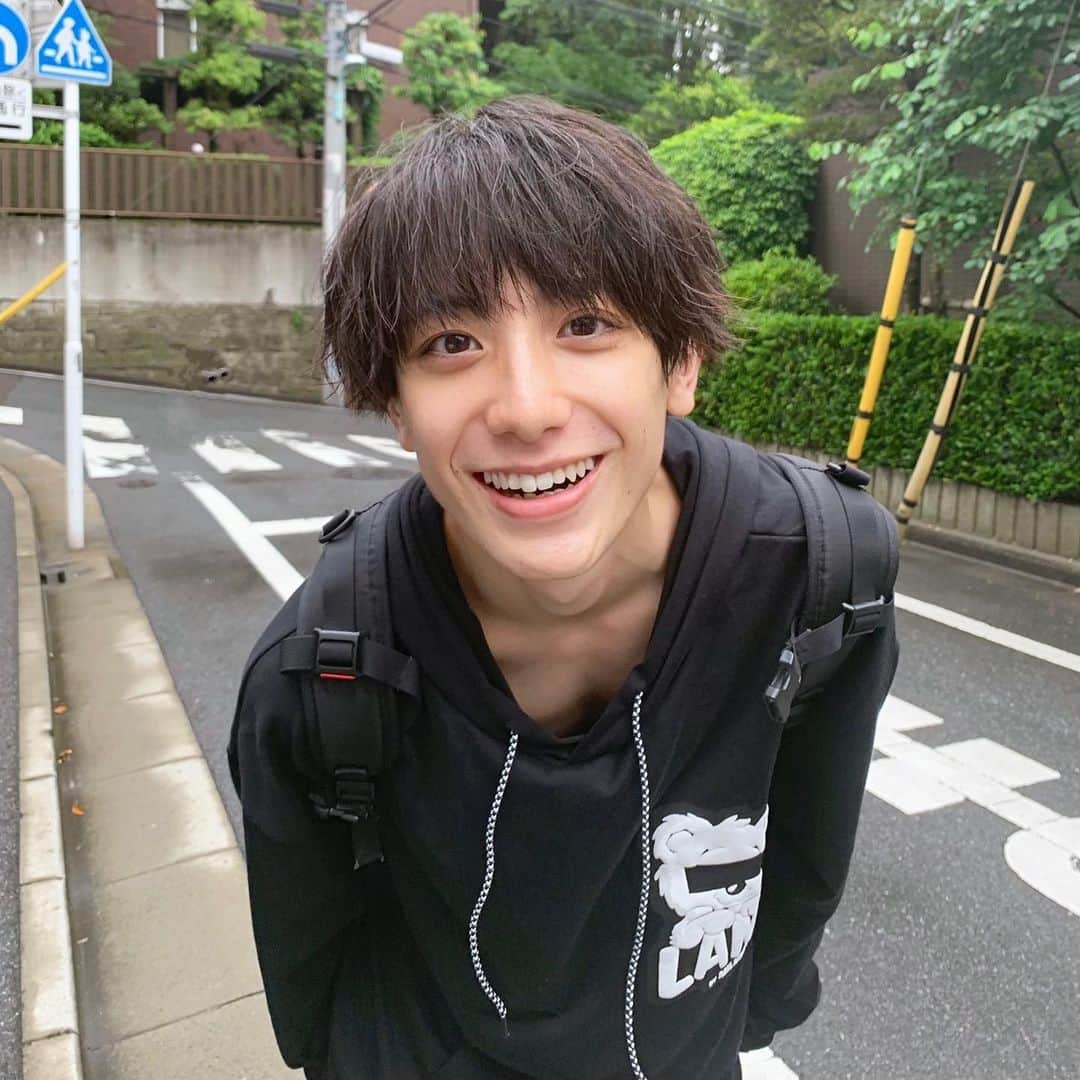 のインスタグラム：「外は良いね！✊」
