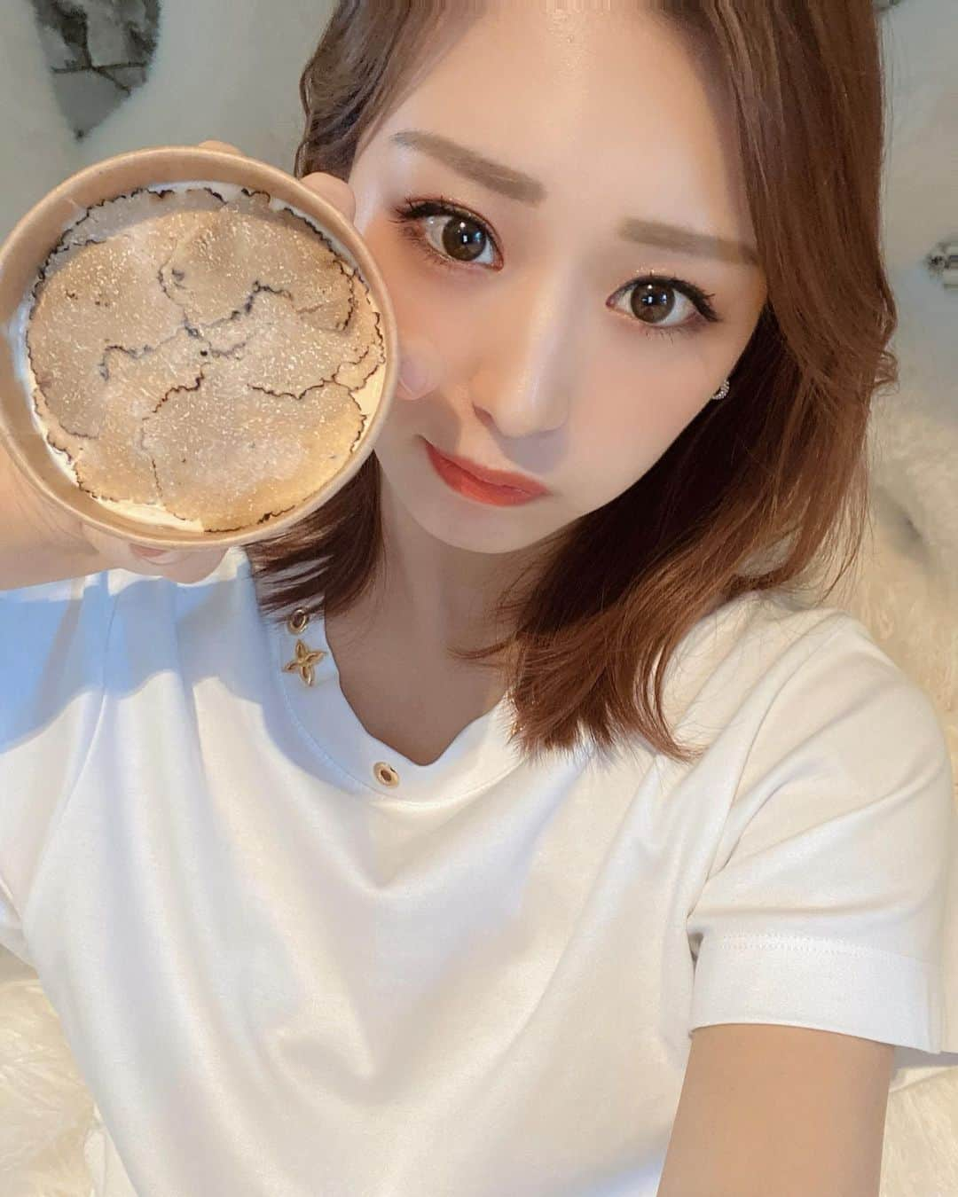 木下春奈さんのインスタグラム写真 - (木下春奈Instagram)「・ ・ truffe gelato💓💓　@shatoburian ・ いつかトリュフ狩りに行ってみたい🤩 ・ ・ #singapore#🇸🇬#truffe#gelato」6月6日 20時00分 - haruna_kinoshita