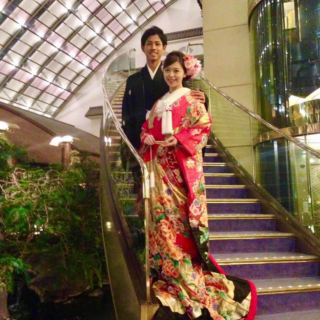 上杉桜子さんのインスタグラム写真 - (上杉桜子Instagram)「今日は結婚７年記念日です✨ 結婚当時の初々しい２人。笑 そして今日の2人。 初々しさはなくなりましたが、絆は深まっています。 なーんてね💕 これからも仲良く頑張ります！  #結婚記念日 #7周年 #8年目突入 #銅婚式」6月6日 20時07分 - sakurakouesugi