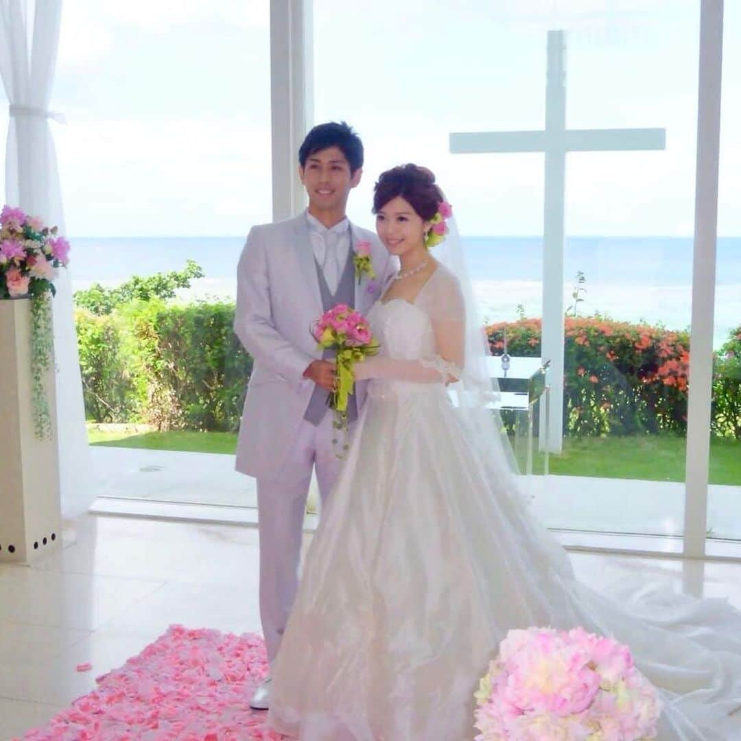 上杉桜子さんのインスタグラム写真 - (上杉桜子Instagram)「今日は結婚７年記念日です✨ 結婚当時の初々しい２人。笑 そして今日の2人。 初々しさはなくなりましたが、絆は深まっています。 なーんてね💕 これからも仲良く頑張ります！  #結婚記念日 #7周年 #8年目突入 #銅婚式」6月6日 20時07分 - sakurakouesugi