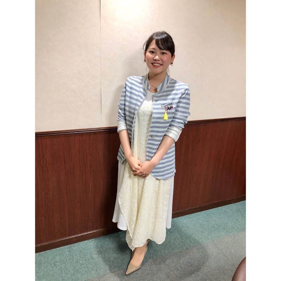 宇田川紗稚さんのインスタグラム写真 - (宇田川紗稚Instagram)「.自分の記録用でもあったのに﻿ あげ忘れてしまっていた最近の衣装たち💁‍♀️﻿ ﻿ 梅雨入りし、ジメジメ暑かったり﻿ 涼しかったりと体温調節が難しいですよね💦﻿ ﻿ 一昨日の衣装は、ノースリーブのワンピースに﻿ ジャケットを袖まくりして、今の時期にピッタリでした✨﻿ ﻿ #あさトク #衣装 #レースひらひら #bluecheekboutique #fashion #投稿を忘れていたら #母と姉から #元気？ #と連絡がきました #私はとっても元気です #サボり癖 #見ぬかれていますね #以後気を付けます🙇‍♀️」6月6日 20時10分 - sachiudagawa