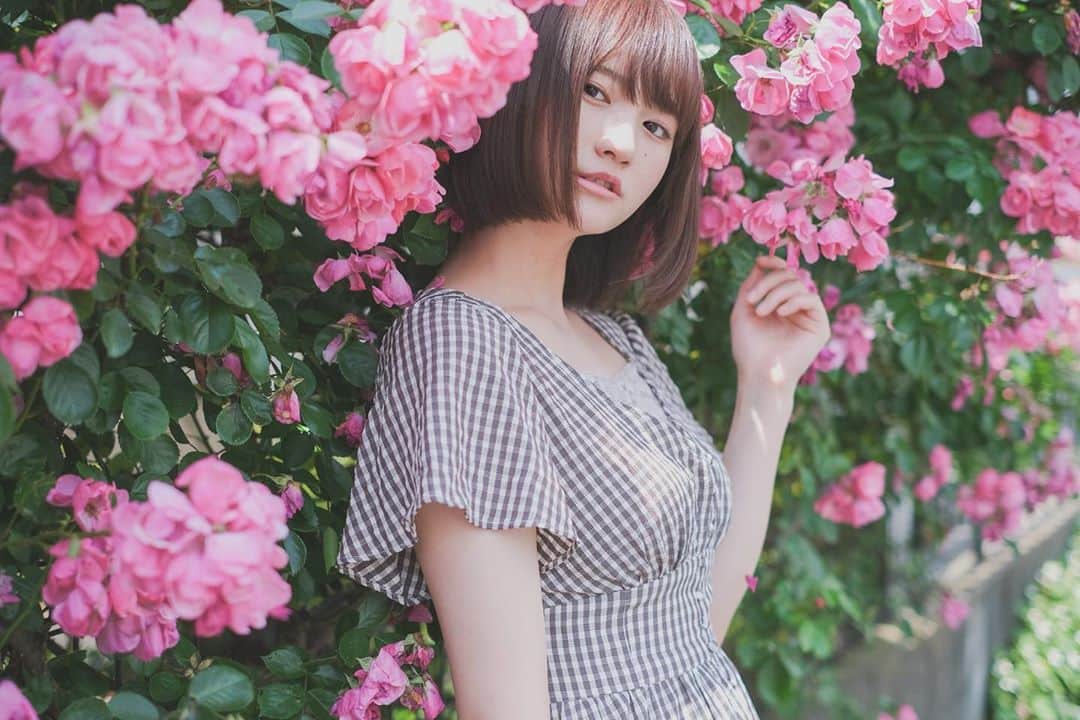 そよんさんのインスタグラム写真 - (そよんInstagram)「私だけ見てればいいのに🌸 . . . . . .  #l4l #作品撮り #ポートレート #ポートレート撮影 #ポトレ #ポトレ女子 #ポートレート女子 #ポートレートモデル #ポートレートモデル募集 #撮影会 #撮影会モデル #カメラマン募集 #写真好きな人と繋がりたい #被写体 #被写体になります #被写体モデル #カメラマンさんと繋がりたい #撮影依頼募集中 #ポートレートしま専科 #ポトレの世界 #portrait_shot #good_portraits_world #인물사진 #ワンピース女子 #花のある風景」6月6日 20時14分 - soyon_1231