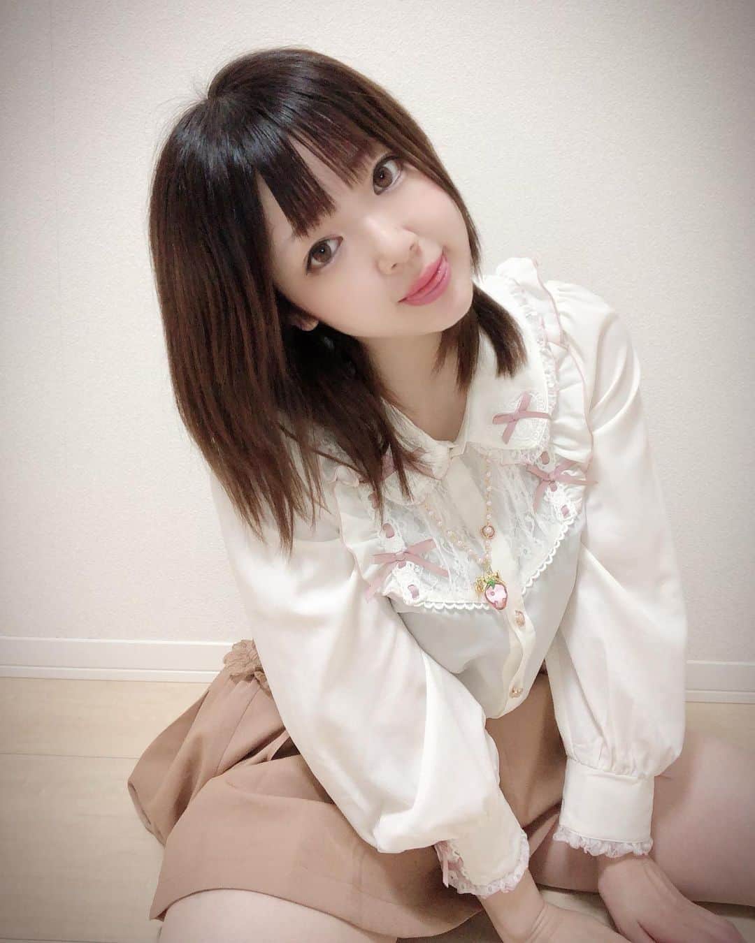 音羽莉夢のインスタグラム：「リズコーデ🎀💓 #童顔ロリ巨乳 #合法ロリ #ロリコンホイホイ #撮影会モデル #音羽莉夢 #アミックエンターテインメント  #グラドル自画撮り部 #グラドル #lizlisa #リズリサコーデ」