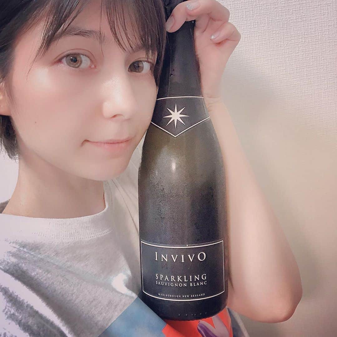 リンさんのインスタグラム写真 - (リンInstagram)「🥂 #頂き物 #ラジオで言ってたやつ  #シャンパン #スパークリングワイン #違いわからん」6月6日 20時25分 - lynn.06.01