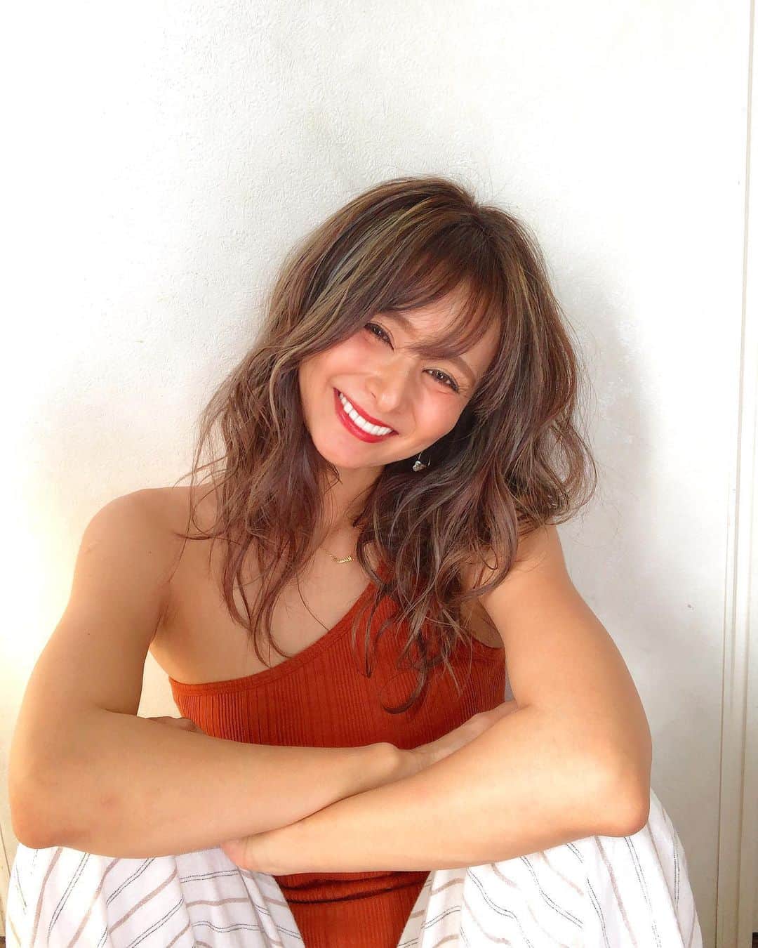 古澤未来のインスタグラム：「この間友達と話してて 心が不健康になる恋愛は良くないよね！て話してて  自分の心が健康かをふと思い返すと わたしはとにかく『安心』て大事な事だなーて思った。 この人だな！ わたしのこと受け入れてくれてる！とか なんかあっても乗り越えていけるのか！この先おじいちゃん、おばあちゃんになっても子供か離れて2人だけで 仲良くやってけるかどうか そおゆうお付き合いをしていけたら みんな結婚しても上手く行くんだろーなーて感心した！！ ニコニコずっと笑ってられるように めっちゃ考えてさせられたの！  なんか改めて 友達の意見て素晴らしいな！て思った😊 みんなにもシェアしたくて書いてみました🙌  #お友達の言葉 #将来のこと #この先のこと #自分の心が健康かどうか」