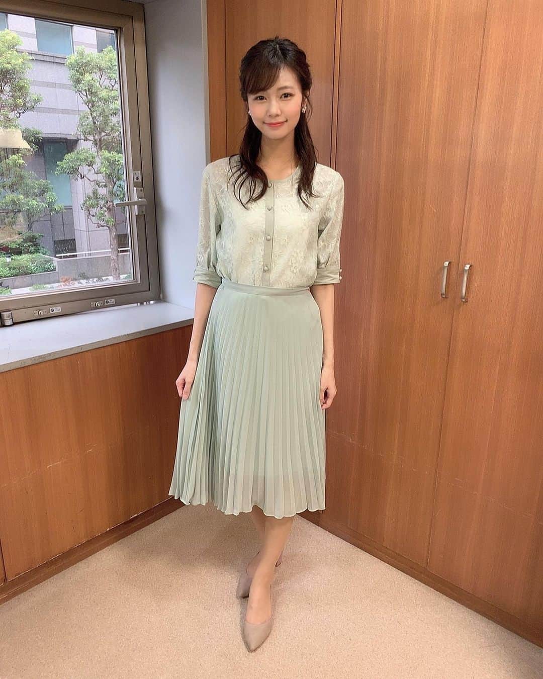 杉浦みずきのインスタグラム：「. 明日はサンデーモーニングです🌱 みてください☺️ 先週の衣装💚」