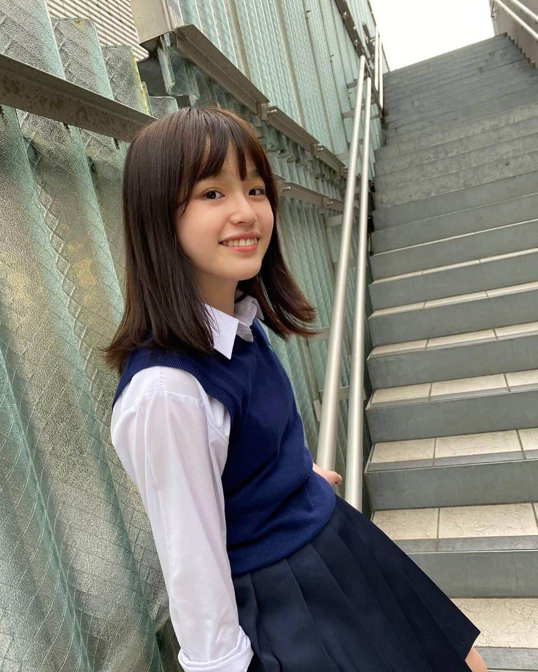 豊嶋花さんのインスタグラム写真 - (豊嶋花Instagram)「今週から学校が少しずつ始まった～🥰 友達に会えて嬉しい！  外の空気はやっぱりいいけど、まだまだ気を付けないとね😖  #コロナウイルス #そろそろ自粛せよ #制服 #学校のじゃないよ #最後の写真はウイルスイメージ #豊嶋花」6月6日 20時40分 - hanatoyoshima_official