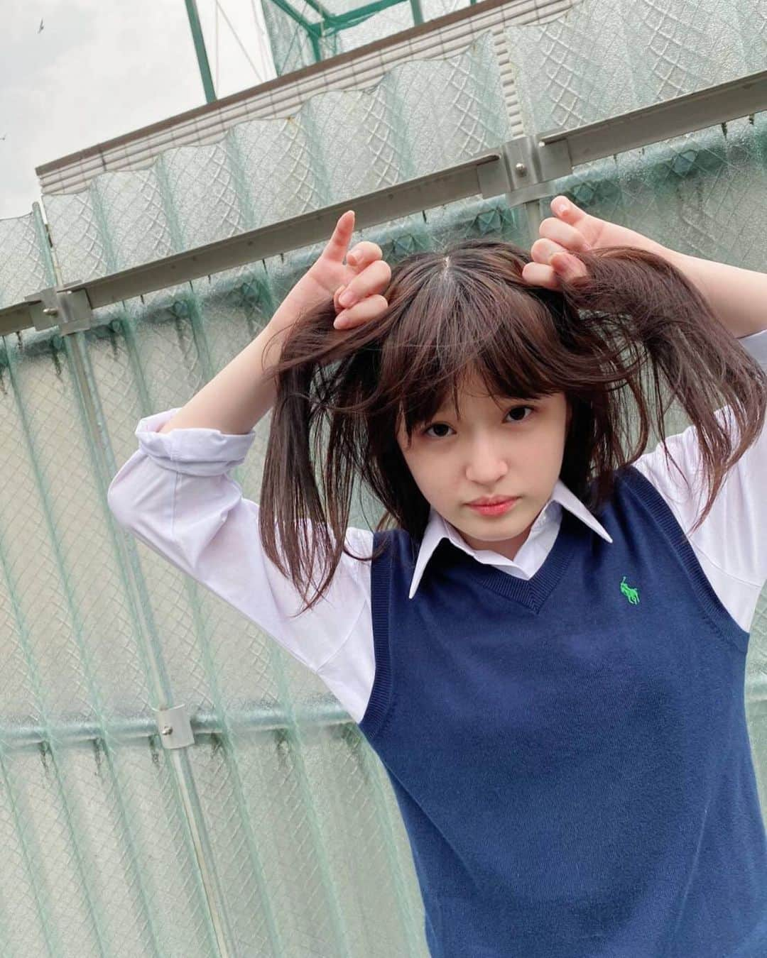 豊嶋花さんのインスタグラム写真 - (豊嶋花Instagram)「今週から学校が少しずつ始まった～🥰 友達に会えて嬉しい！  外の空気はやっぱりいいけど、まだまだ気を付けないとね😖  #コロナウイルス #そろそろ自粛せよ #制服 #学校のじゃないよ #最後の写真はウイルスイメージ #豊嶋花」6月6日 20時40分 - hanatoyoshima_official