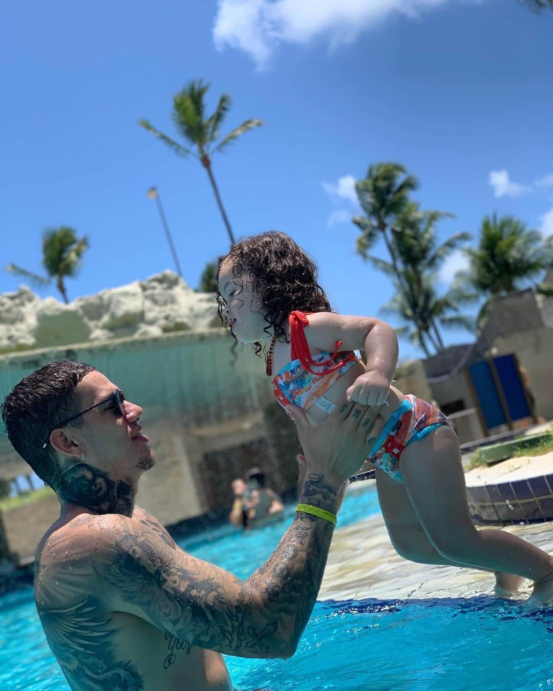 エデルソン・モラレスさんのインスタグラム写真 - (エデルソン・モラレスInstagram)「Parabéns a minha pequena princesa 👸 te amo ❤️ 💙 3 aninho de muita saúde e amor.  Sou tão grato a Deus pelo seu Crescimento e saúde.  God bless you my Love 💙 #yasminfaz3 #gratidao」6月6日 20時54分 - ederson93