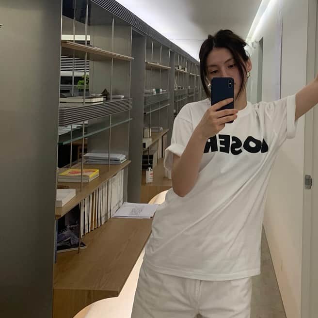 キム・ヨンジのインスタグラム：「#더킹영원의군주 한시간을 어떻게 기다려버려?」