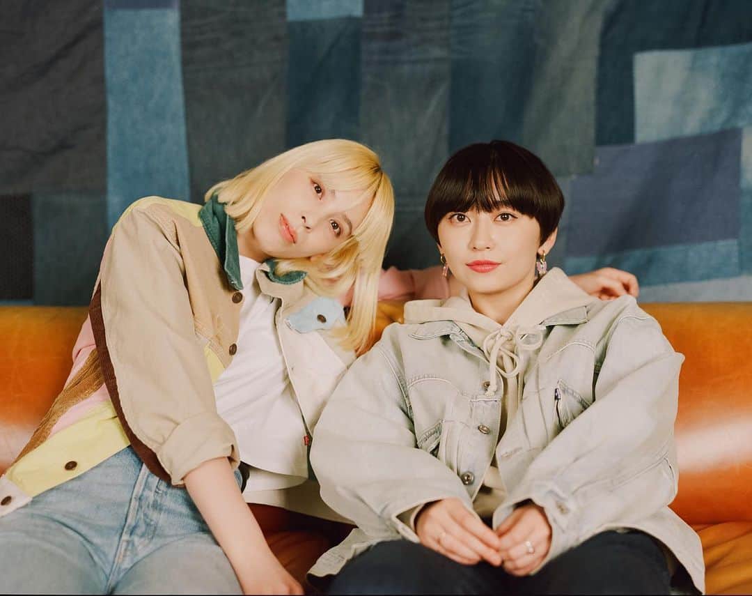 Kisshomaru S.のインスタグラム：「Rachel @ohayoumadayarou and Mamiko Suzuki @______mmk______ (@chelmico ) wearing @levis_japan for @eyescream_mag」