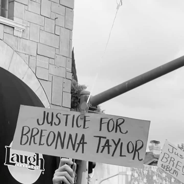 ルナ・ブライズ・ボイドのインスタグラム：「today would’ve been Breonna Taylor’s 27th birthday. we  will wish you could be alive and celebrating your day with loved ones but i promise we will continue to say your name and we will continue to demand justice. the disgusting officers who wrongfully murdered her have yet to be convicted or fired. we need them behind bars where they belong IMMEDIATELY. YOU ARE REMEMBERED TODAY🌸💜 #blm #justiceforbreonnataylor」