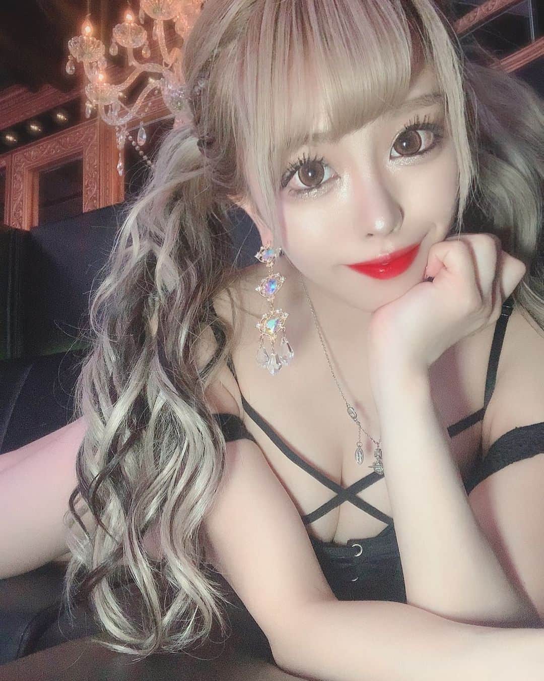 あんじゅのインスタグラム：「♡ ． ． おはよう☀ ． 今日も1日頑張りましょ〜|ω･)✌🏻 ．  #Burlesque #バーレスク #バーレスク東京 #大阪 #バーレスク大阪 #北新地 #ミナミ #キャバクラ #ホスト #歌舞伎町 #ダンサー #Japanesegirl #自発ください  #ロリ顔 #グラビア  #ピンクベージュ #ギャル #加工厨 #量産型 #太もも #むちむち #低身長女子 #雰囲気詐欺 #雰囲気好きな人いいね #自撮り界隈  #1mmでもいいなと思ったらいいね #被写体  #ギャルメイク #ツインテール#ガンメッシュ」