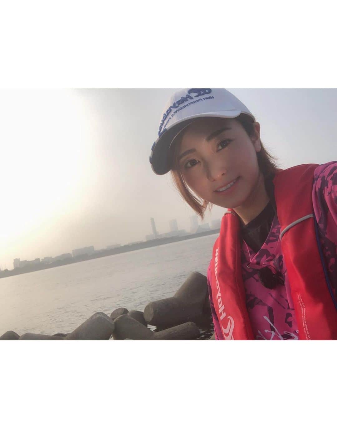 柚月めいさんのインスタグラム写真 - (柚月めいInstagram)「. 昨日は久々に釣りロケへ‪🎣 夜明け前の時間帯も心地いい季節になってきましたね😳‬ . オンエアお楽しみに🥴 . . . #ガッ釣り関西#テレビ大阪 #ど根性魂 #hayabusa#fishing #釣り#釣りガール#神戸沖堤防#釣り女子#active#海#船#ショアジギング#follw#instalike#柚月めい」6月6日 12時32分 - meimei.yuzu