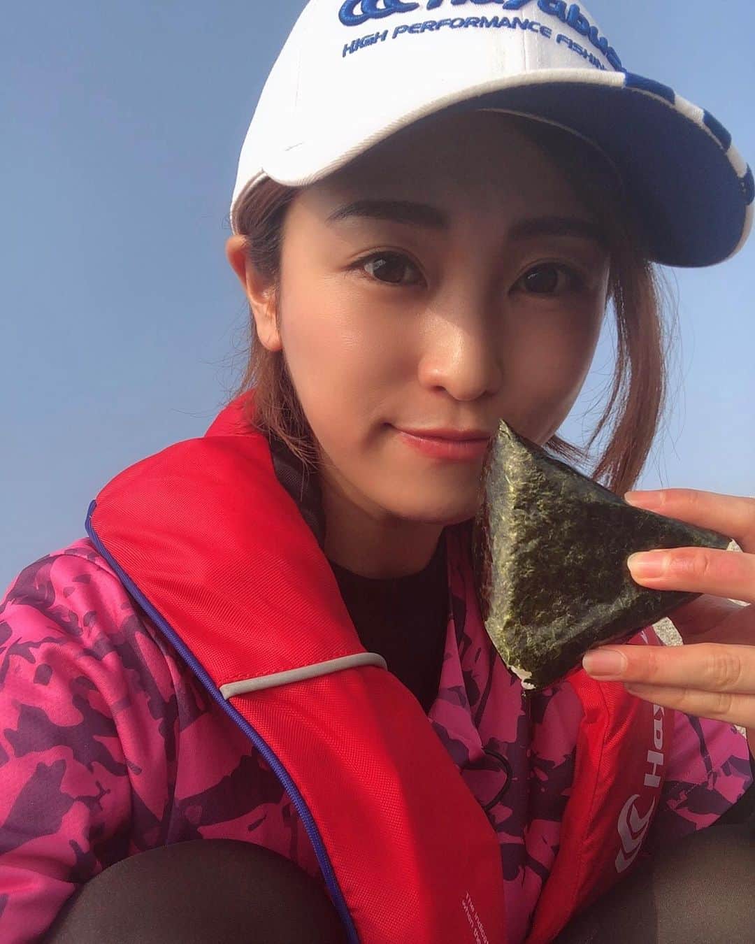 柚月めいさんのインスタグラム写真 - (柚月めいInstagram)「. 昨日は久々に釣りロケへ‪🎣 夜明け前の時間帯も心地いい季節になってきましたね😳‬ . オンエアお楽しみに🥴 . . . #ガッ釣り関西#テレビ大阪 #ど根性魂 #hayabusa#fishing #釣り#釣りガール#神戸沖堤防#釣り女子#active#海#船#ショアジギング#follw#instalike#柚月めい」6月6日 12時32分 - meimei.yuzu