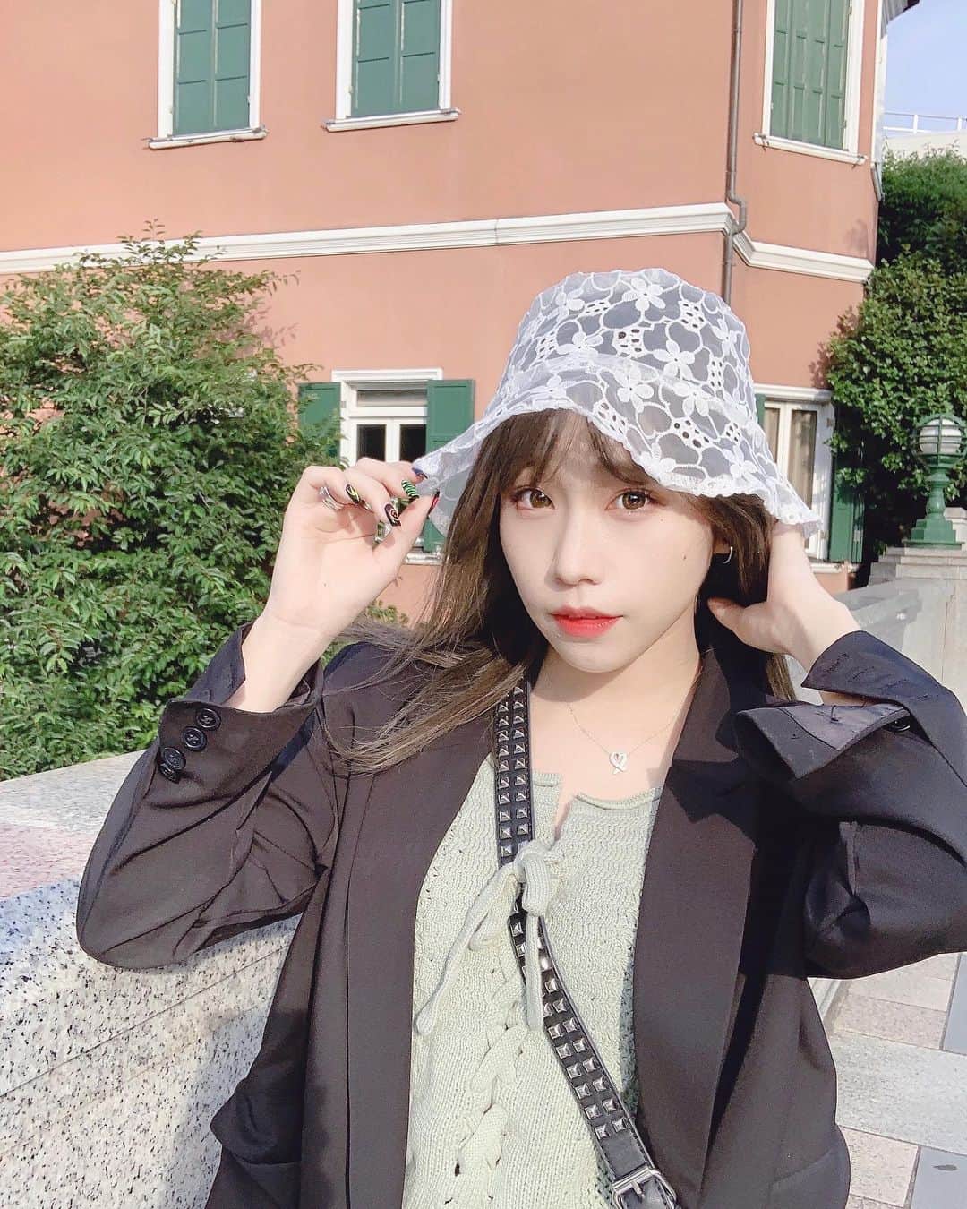 のインスタグラム：「かぜ...🧝🏻‍♀️🌪笑」