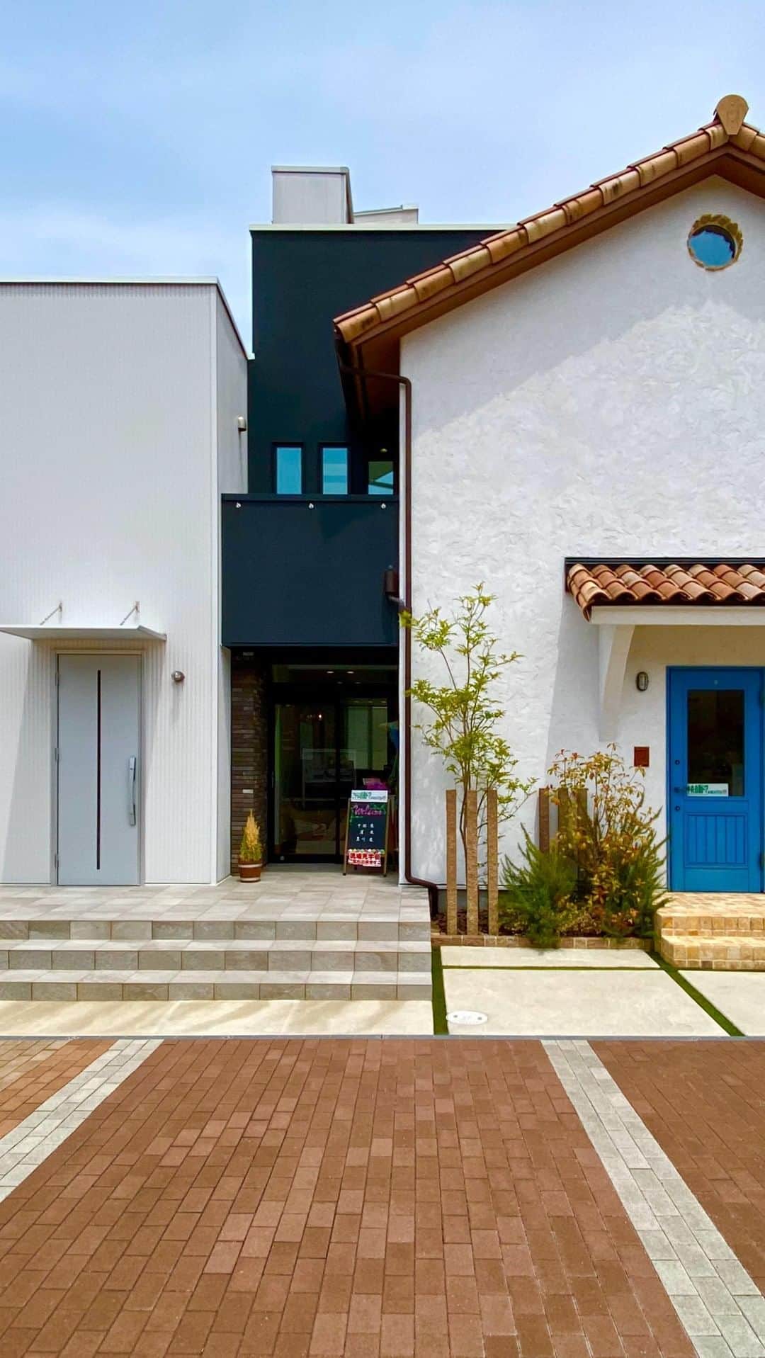 homelife 夢を叶える暮らし方のインスタグラム：「大阪府毎日ハウジング和泉展示場の 紹介とショールームツアーでした✨ いかがでしたでしょうか？😆 . 家づくりの資料請求はコチラから @homelife_shiryou . #神戸新聞ハウジングセンター加古川会場 #加古川 #展示場 #ショールーム #ルームツアー #漆喰 #無垢 #ラフェルム #おしゃれ #こだわり #ローコスト住宅 #マイホーム #夢のマイホーム #間取り #シンプルな暮らし #暮らしを楽しむ #注文住宅 #自由設計 #デザイン住宅 #myhome #family #house #home #homelife_京都 #homelife_大阪 #homelife_兵庫 #ホームライフ #ホームライフ100 #アーキホームライフ」