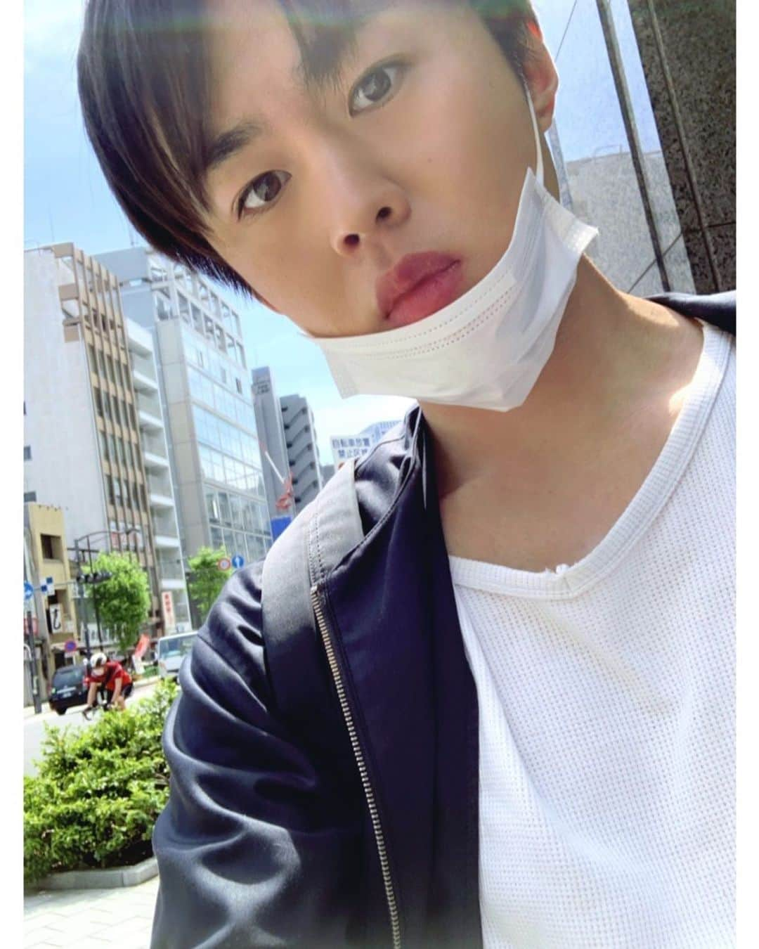 久保宏貴さんのインスタグラム写真 - (久保宏貴Instagram)「・ 連日 #暑い、、。  今年も夏がやって来たんですねー。  #水分補給 意識的にしよう！🥤  今年は #プール ぐらいは行けるのかな？🏊‍♂️🌻  #2020年 #summer #mask😷 #nocollar #☀️#☀️☀️ #夏  #到来 #一応 #まだ6月」6月6日 13時07分 - hiroki.k0206