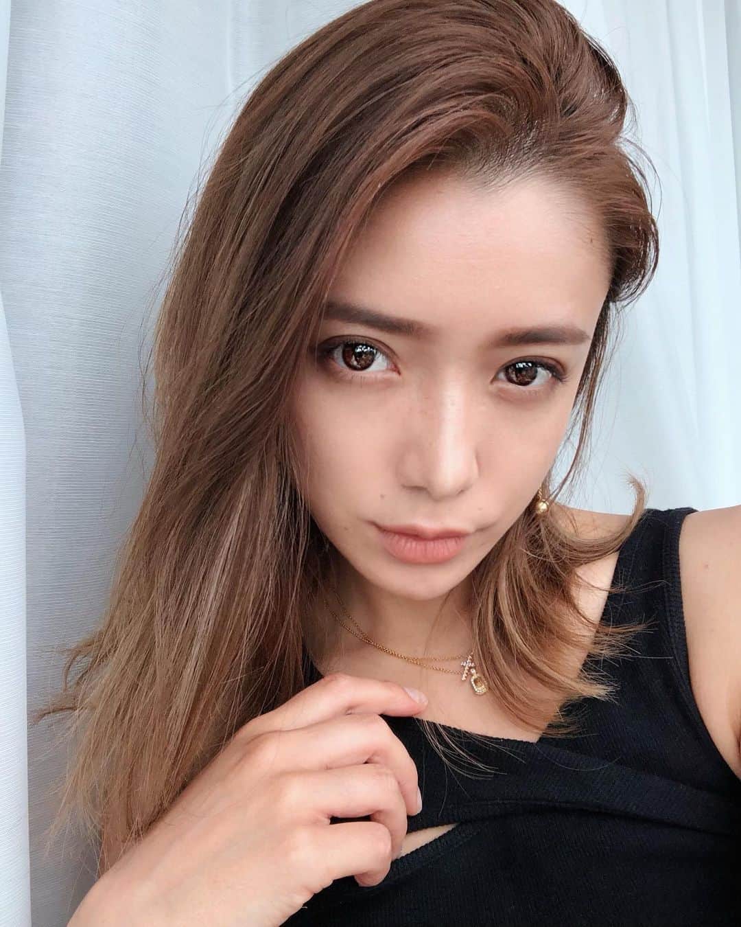 谷口紗耶香のインスタグラム：「@narsissist 🤍 ・>>> シングルアイシャドウをカスタマイズして専用のパレットに。 ・ マットとラメのコラボにしたよ✨ 「5323」と「5311」 🤍🤍🤍 ・  #カスタムマイデュオ #NARSPartner」