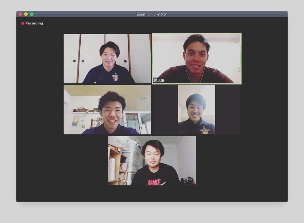 原大悟のインスタグラム：「京都橘大学サッカー部の皆さんとZOOMでお話を。大学生の質問に答えるのは恥ずかったけどめちゃいい学生さんで楽しい時間に。これも指導者交流サロンのつながり。こういうつながりもいいなー♪サロンメンバーさん僕でよかったらいくらでも出向きます〜 SNS担当の杉山くん頑張れ　@ktfc_2016」